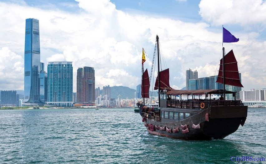 中国香港 提到香港，人们能想到的是烟雾、摩天大楼和常规降雨，但是除了这些，香港与长寿也有关。根据中情 ...