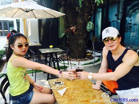 哈文全家游清迈 女儿漂亮李咏秀肌肉露酷