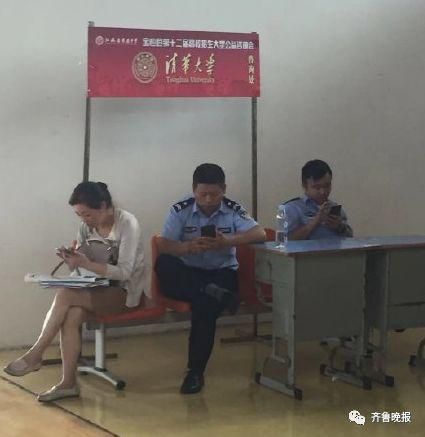 无敌好寂寞!招生咨询会清华北大展位很冷清 无敌好寂寞!招生咨询会清华北大展位很冷清