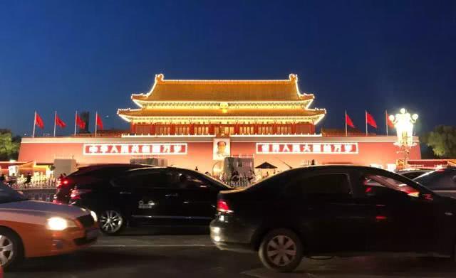 天安门长安街张灯结彩 北京盛装迎70年大庆 天安门长安街张灯结彩 北京盛装迎70年大庆