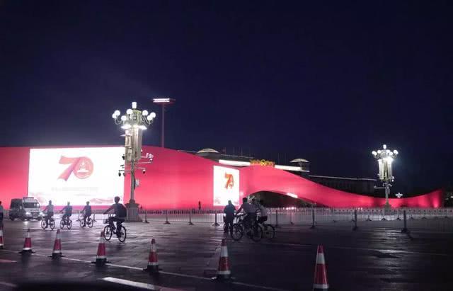 天安门长安街张灯结彩 北京盛装迎70年大庆 天安门长安街张灯结彩 北京盛装迎70年大庆