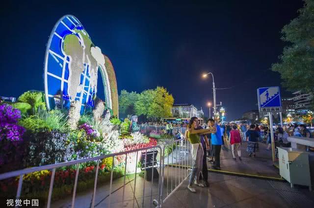 天安门长安街张灯结彩 北京盛装迎70年大庆