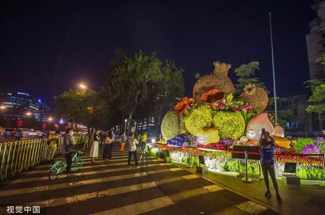 天安门长安街张灯结彩 北京盛装迎70年大庆