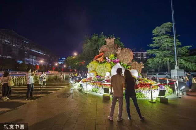 天安门长安街张灯结彩 北京盛装迎70年大庆