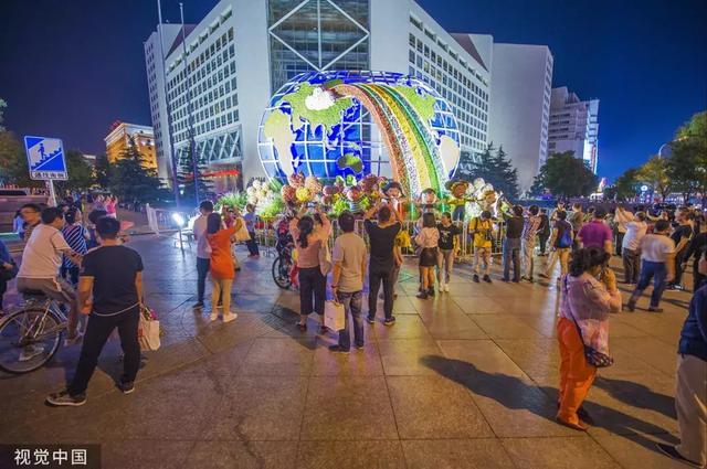 天安门长安街张灯结彩 北京盛装迎70年大庆