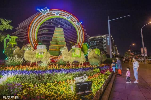 天安门长安街张灯结彩 北京盛装迎70年大庆