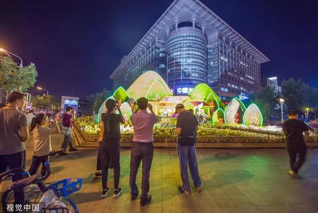 天安门长安街张灯结彩 北京盛装迎70年大庆