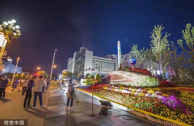 天安门长安街张灯结彩 北京盛装迎70年大庆