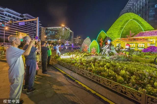 天安门长安街张灯结彩 北京盛装迎70年大庆