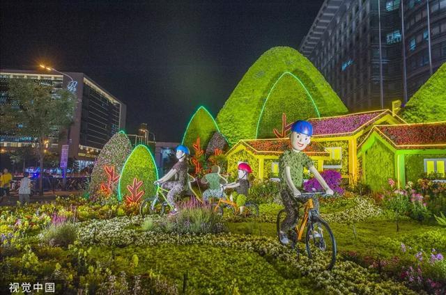 天安门长安街张灯结彩 北京盛装迎70年大庆