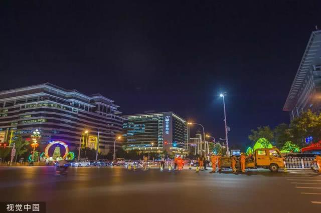 天安门长安街张灯结彩 北京盛装迎70年大庆