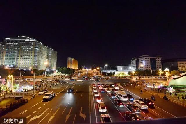 天安门长安街张灯结彩 北京盛装迎70年大庆
