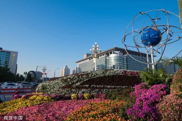 天安门长安街张灯结彩 北京盛装迎70年大庆