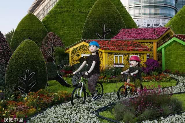 天安门长安街张灯结彩 北京盛装迎70年大庆