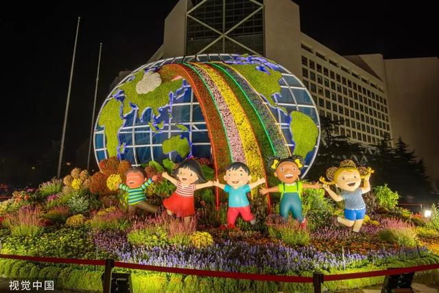 天安门长安街张灯结彩 北京盛装迎70年大庆