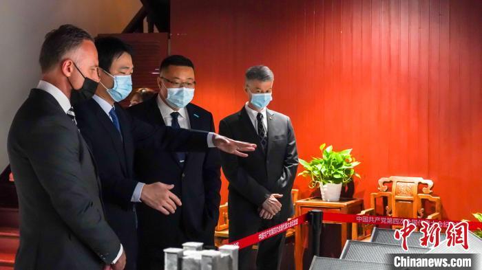 世茂酒店外籍总经理参观中共四大纪念馆 世茂酒店外籍总经理参观中共四大纪念馆