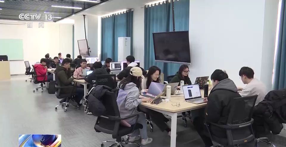 青岛理工大学学生工作处副处长 就业指导中心主任 牟永川:接下来,基本上每个月有一次大型的(招聘会),每个 ... 青岛理工大学学生工作处副处长 就业指导中心主任 牟永川:接下来,基本上每个月有一次大型的(招聘会),每个 ...