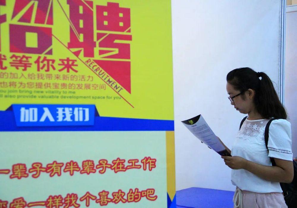 100个本科生仅7个起薪过万,近6成低于六千 100个本科生仅7个起薪过万,近6成低于六千