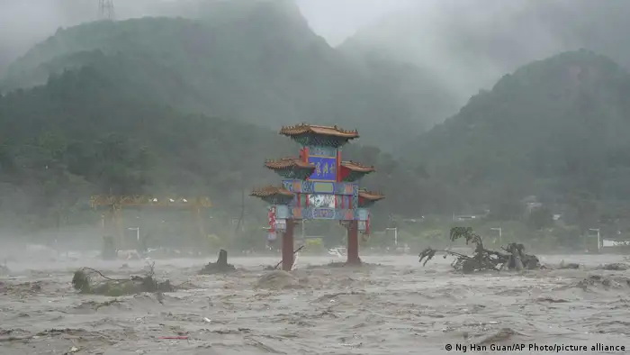 位于北京门头沟的妙峰山景区牌楼