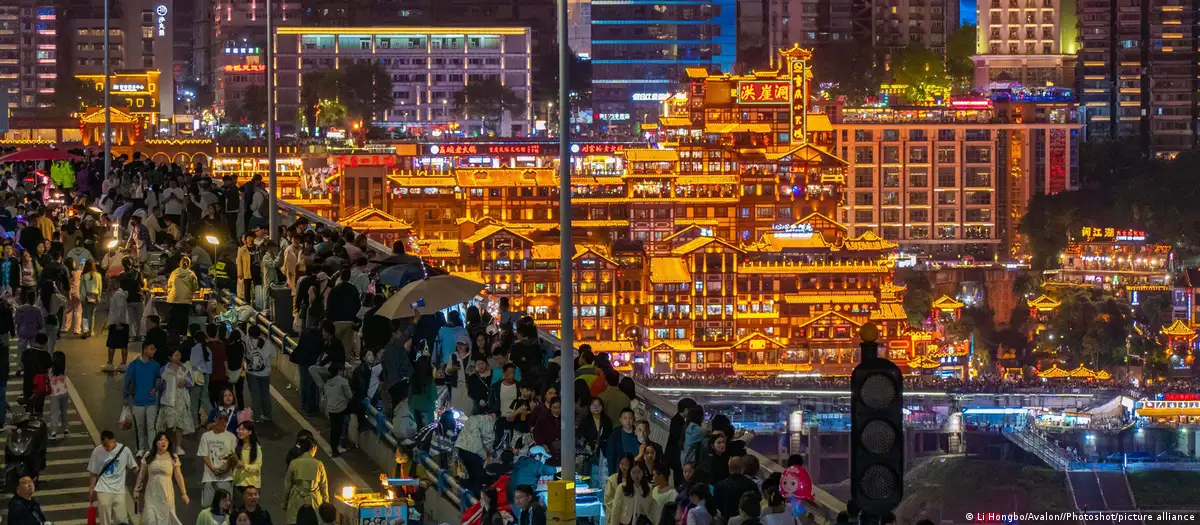 今年“五一”假期期间的重庆洪崖洞景区图像 今年“五一”假期期间的重庆洪崖洞景区图像