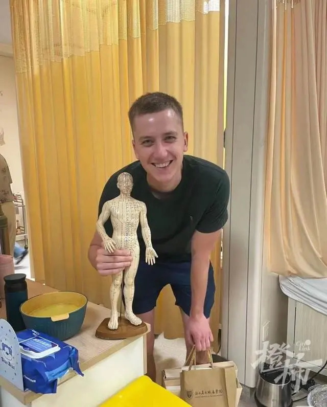 在浙江省立同德医院的针灸推拿科