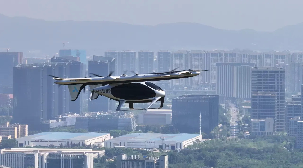 盛世龙eVTOL电动垂直起降航空器完成跨长江首飞​