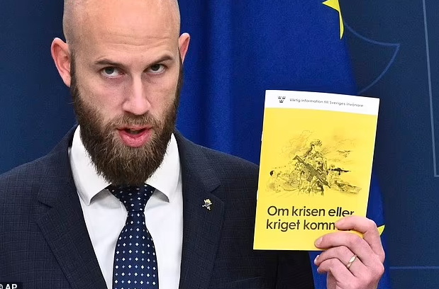 瑞典政府开始向全国居民分发500万份应急手册《如果危机或战争来临》 瑞典政府开始向全国居民分发500万份应急手册《如果危机或战争来临》