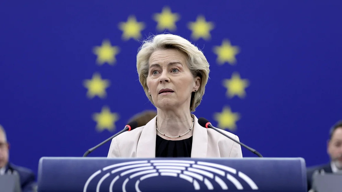 欧盟委员会主席乌尔苏拉·冯德莱恩在法国斯特拉斯堡的欧洲议会发表讲话