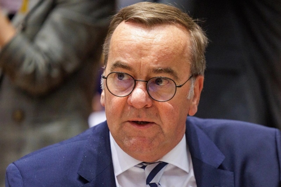 德国国防部长皮斯托瑞斯 德国国防部长皮斯托瑞斯